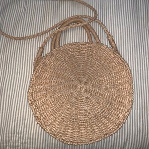 Straw circle crossbody purse!